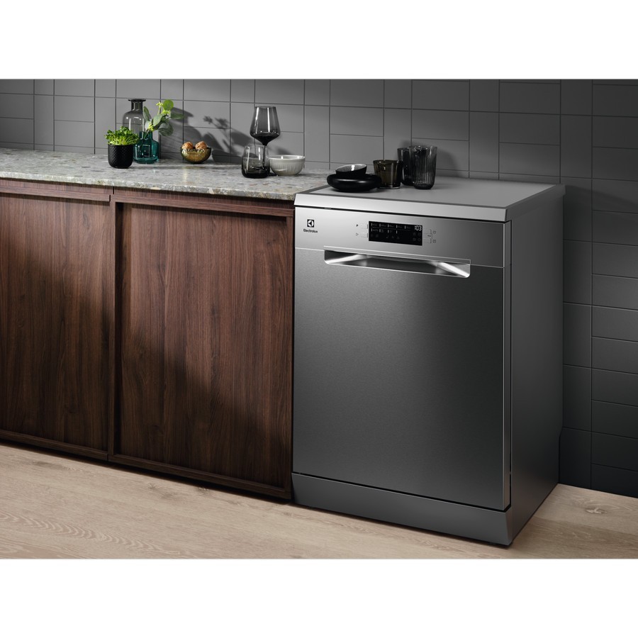 60cm Ultimatecare 300 Freestanding Dishwasher with 13 Place Settings 5