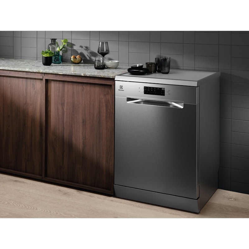 60cm Ultimatecare 300 Freestanding Dishwasher with 13 Place Settings 5