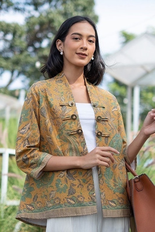 10 Rekomendasi Blazer Batik untuk Wanita Terbaik (Terbaru Tahun