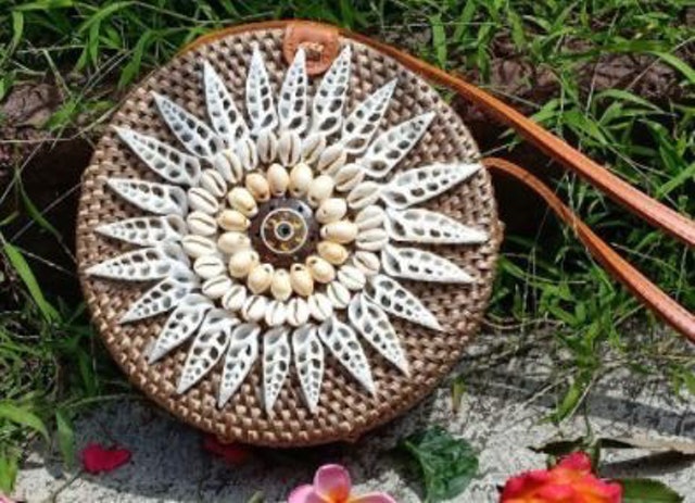  Tas Rotan Bulat Motif Kerang