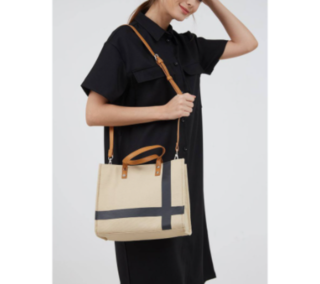 Berrybenka Pamela Canvas Shoulder Bag