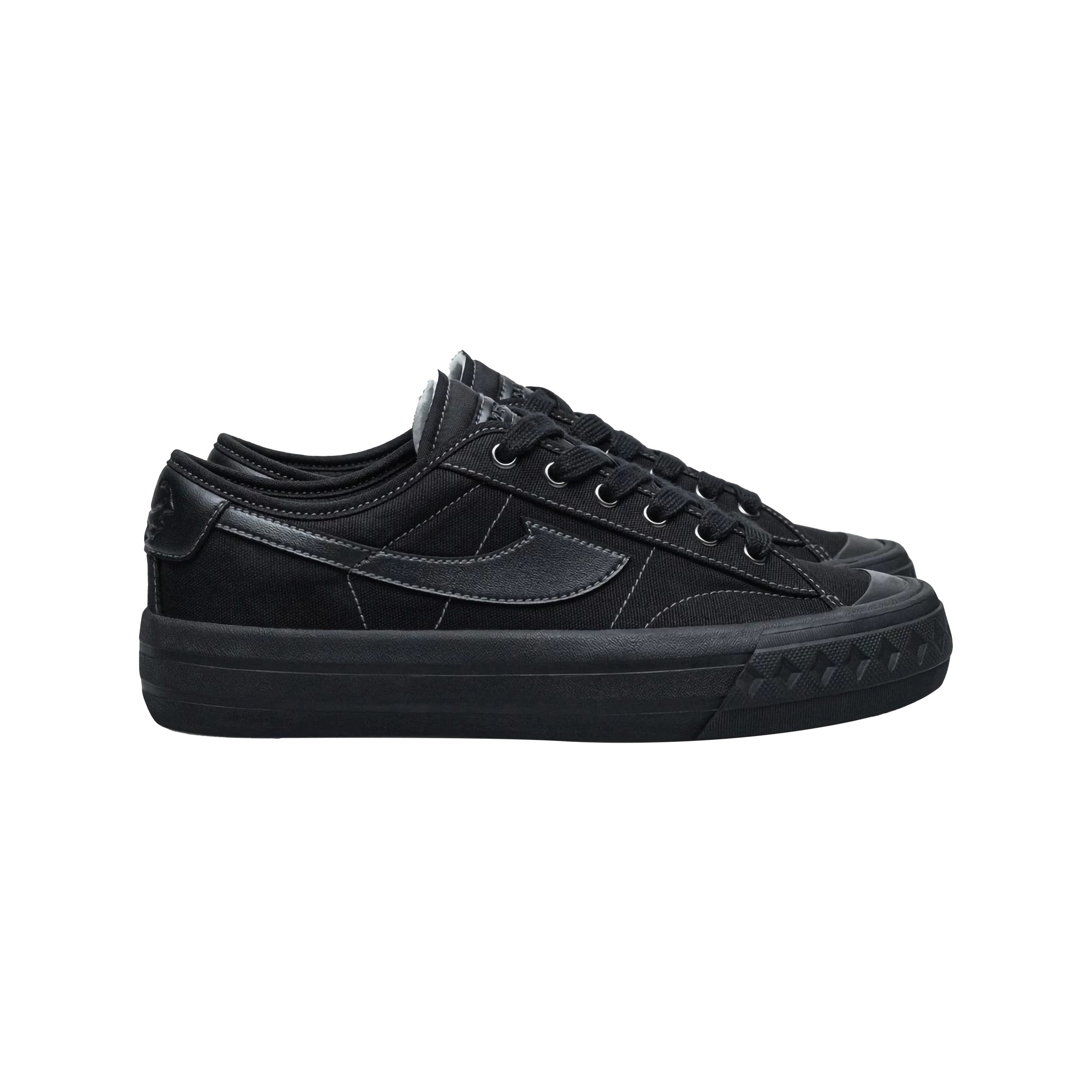 10 Rekomendasi Sneakers Pria Full Black Terbaik (Terbaru Tahun 2026) 2