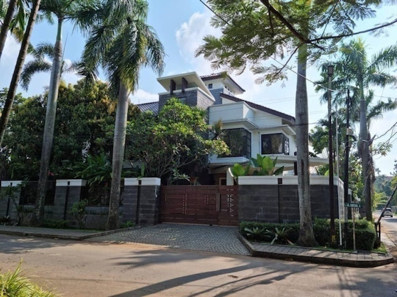 Luxury Villa in the Middle of Kemang 1