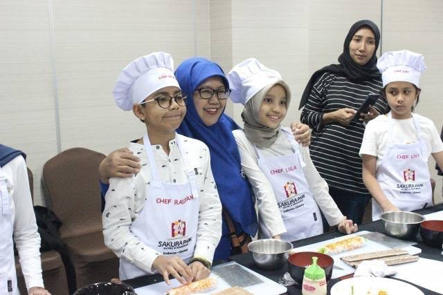 Celemek Anak Custom Nama dan Logo