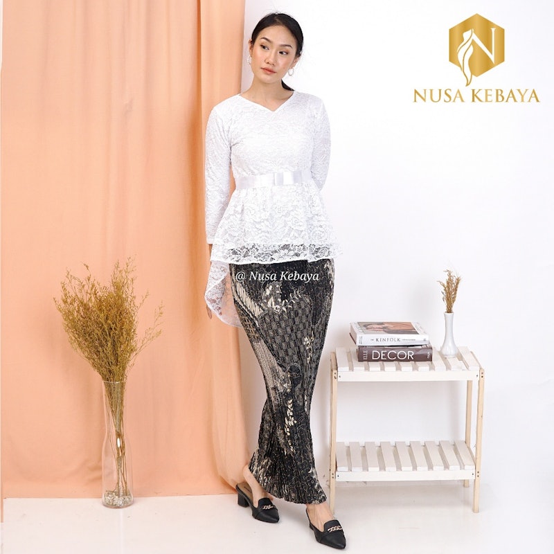 Nusa Kebaya Setelan Kebaya Brukat Pinguin 3