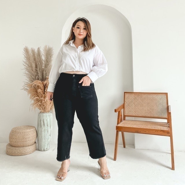 10 Rekomendasi Celana Jeans Hitam untuk Wanita Terbaik  1