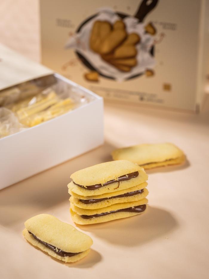 Golden Star Golden Star Lidah Kucing Nutella Box Premium 20 Pcs