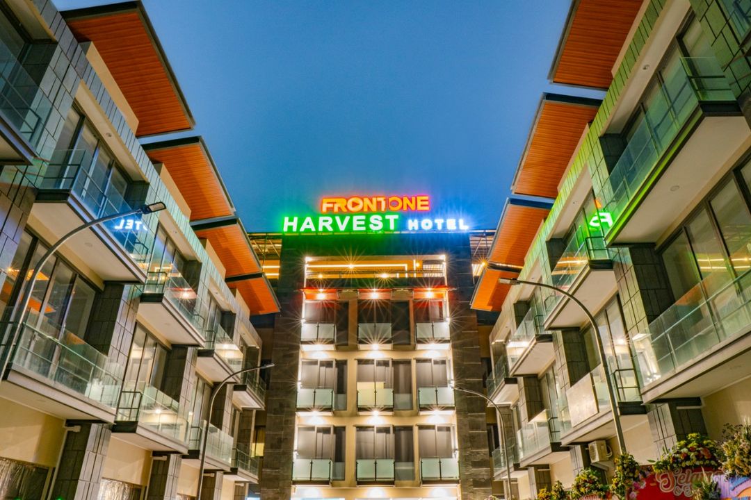 Front One Harvest Hotel Wonosobo