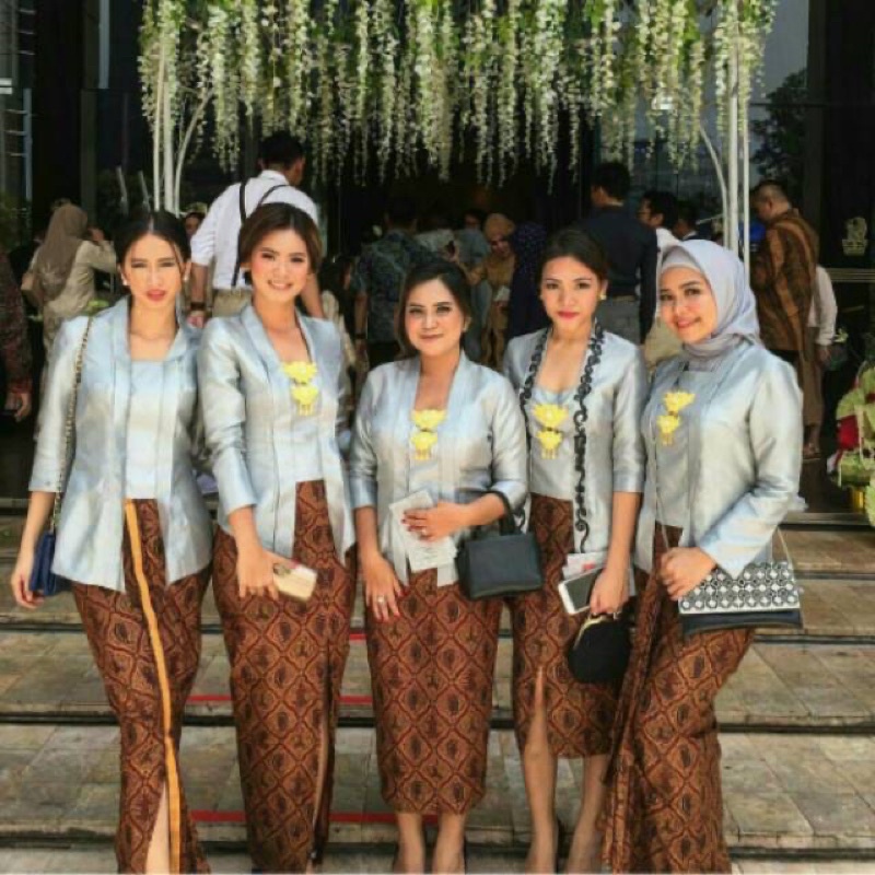 Kebaya Kutubaru Beludru