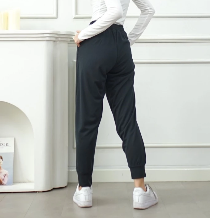 Cahaya Pelita Retailindo IE.DEMODE Milea Celana Jogger Panjang Hitam 