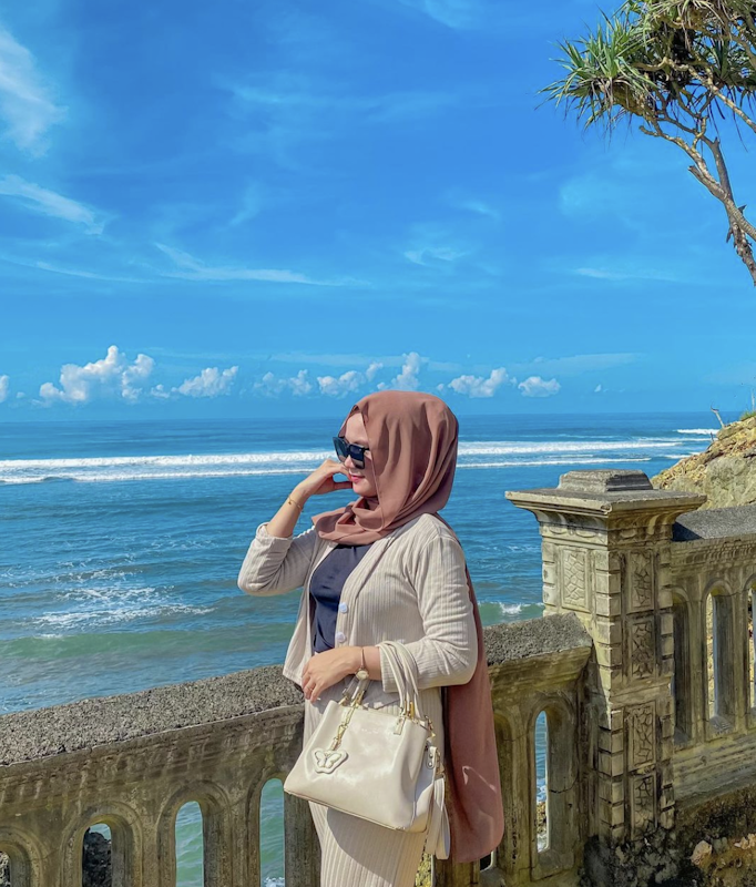 Pantai Balekambang 4