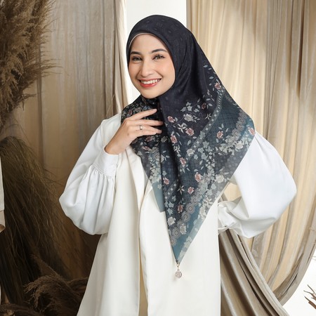 Umama Group Umama Scarves Box