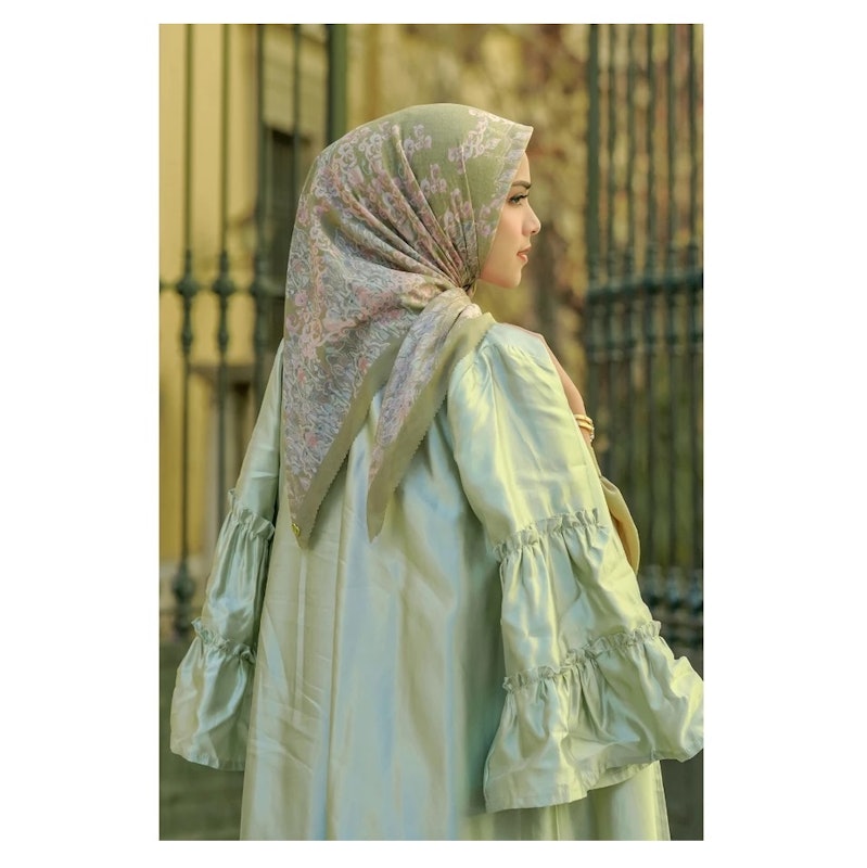 Buttonscarves The Granada Square 5
