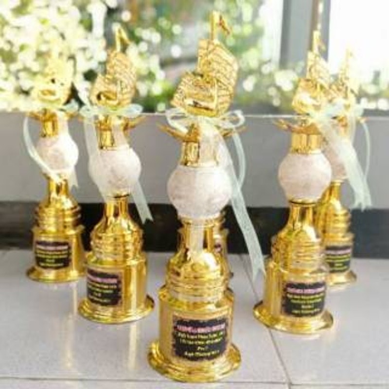 Piala Marmer Lomba Nyanyi 3