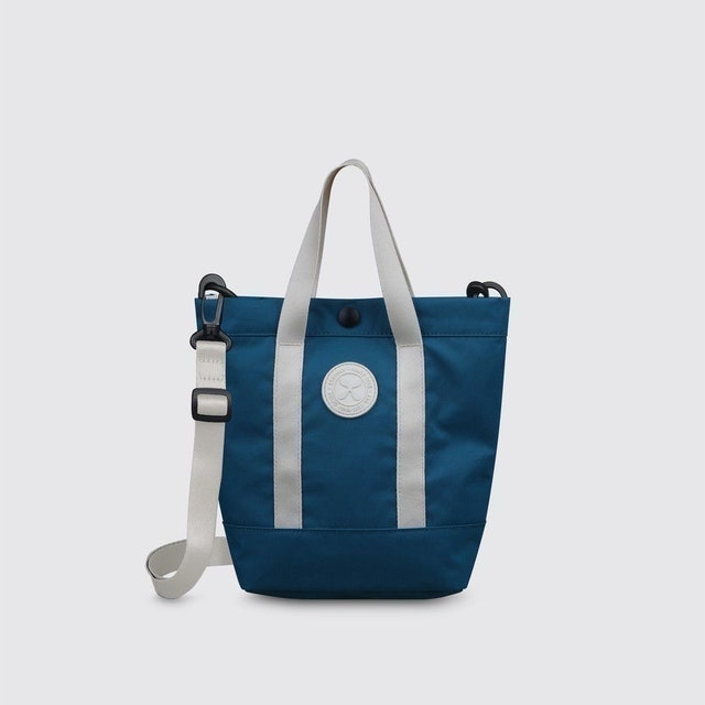 Dua Puluh Tiga Exsport City Strolling Sling Bag