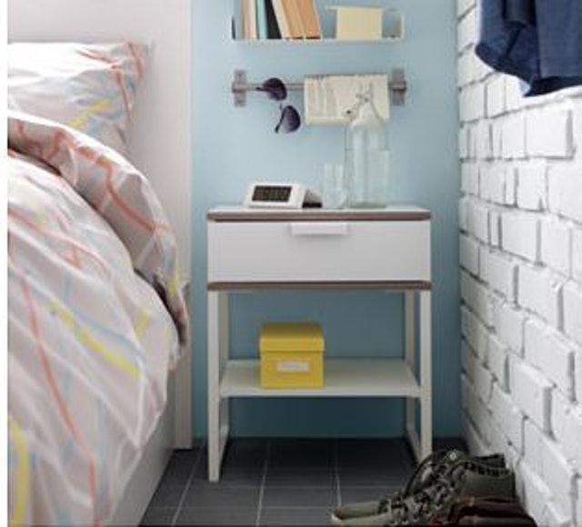IKEA TRYSIL Meja Samping Tempat Tidur