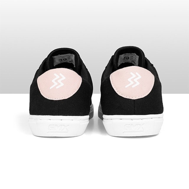 Geoff Max Delila Black Peach White