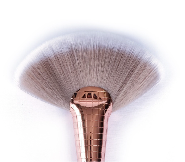 Deluxe Fan Brush 2