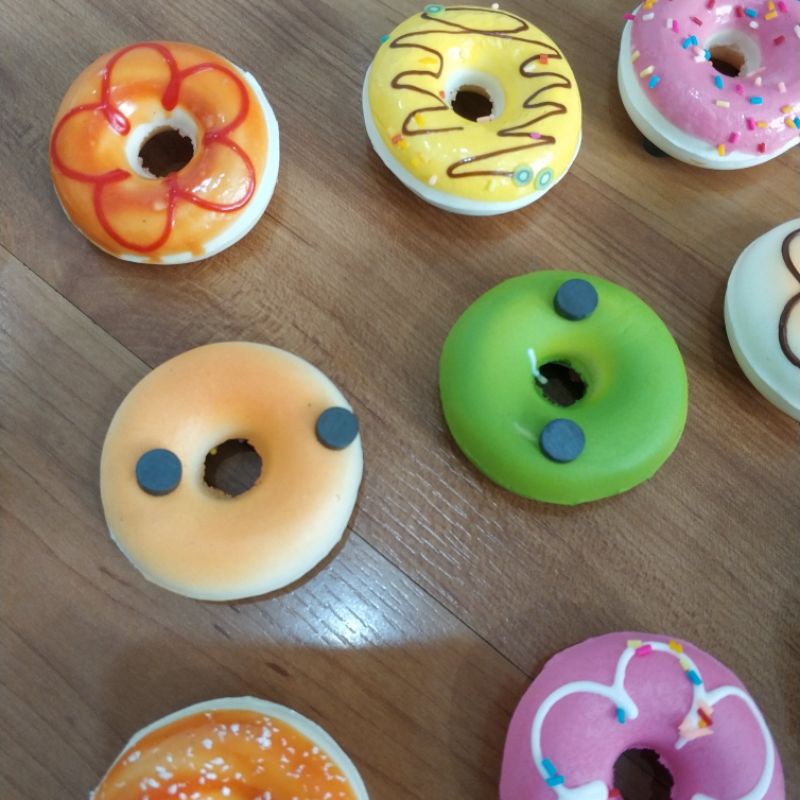 Tempelan Kulkas Squishy Donat Selai  2