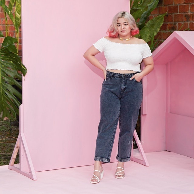 10 Rekomendasi Boyfriend Jeans untuk Wanita Terbaik  3