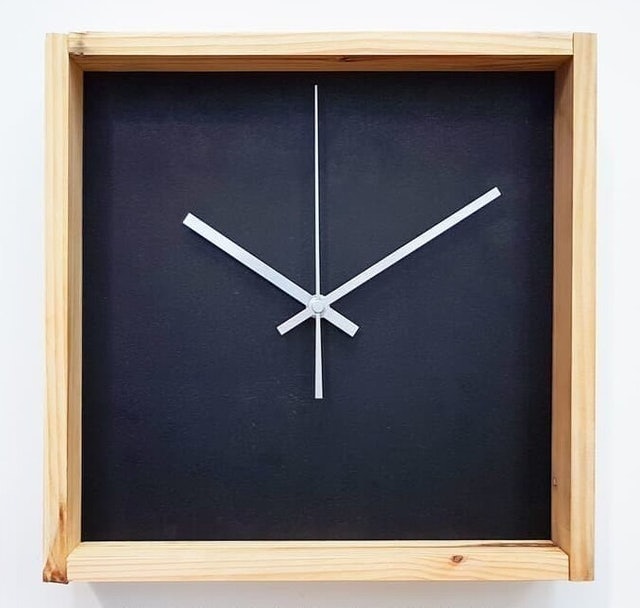 Jam Dinding Kayu Black Box