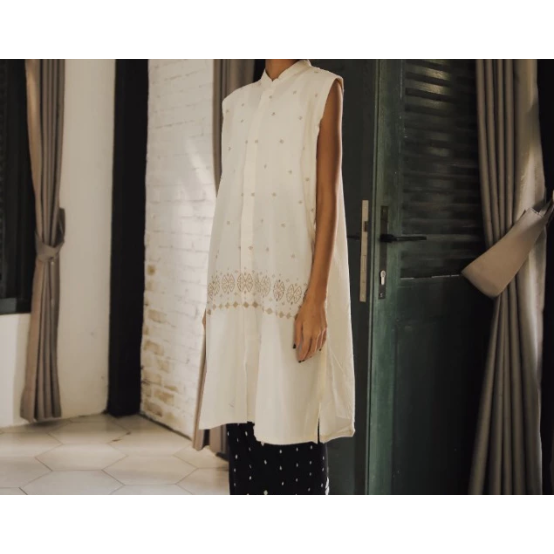 Le Khari  Le Khari Yoona Tunik