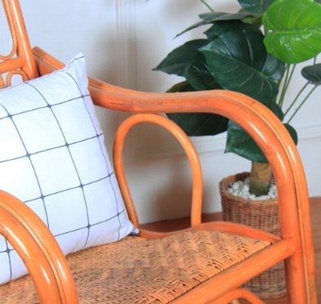  Kursi Goyang Rotan Alami