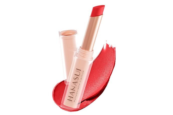 Jika bibir kering Anda cenderung gelap, pilih lipstik pigmented dengan matte finish atau satin finish