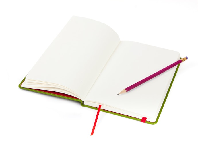 Periksa fitur pelengkap buku agenda, misalnya kalender atau tali penanda