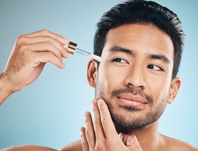 Untuk memaksimalkan kinerja vitamin C, utamakan serum yang dilengkapi pelembap humektan dan emolien