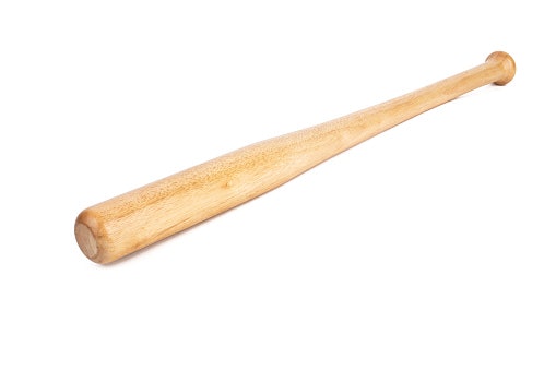 Untuk digunakan latihan memukul, utamakan tongkat baseball kayu yang solid agar menghasilkan pukulan kuat