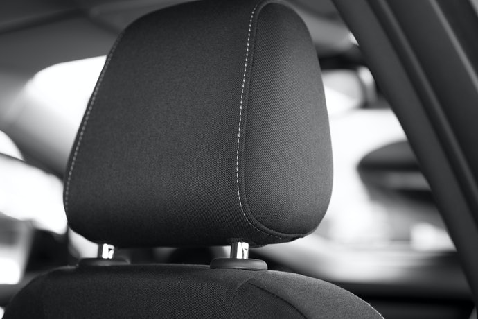 Perhatikanlah posisi sandaran kepala atau headrest