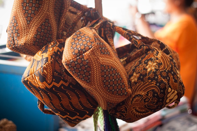 Perhatikan bahan pembuatan tas batik