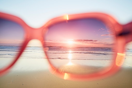 Pastikan produk memiliki kadar UV protection 99%