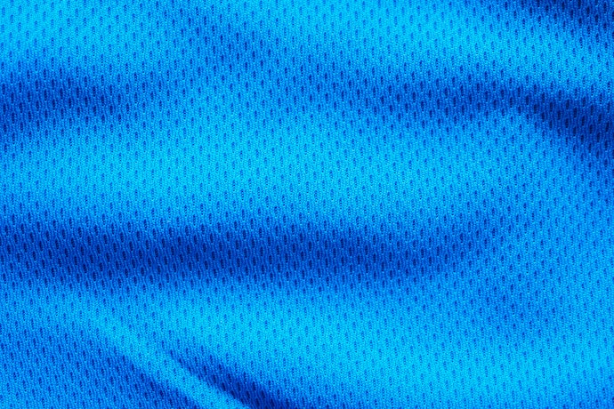 Untuk digunakan bermain basket, gunakan jersey basket yang dilengkapi teknologi, seperti Dri-FIT atau mesh