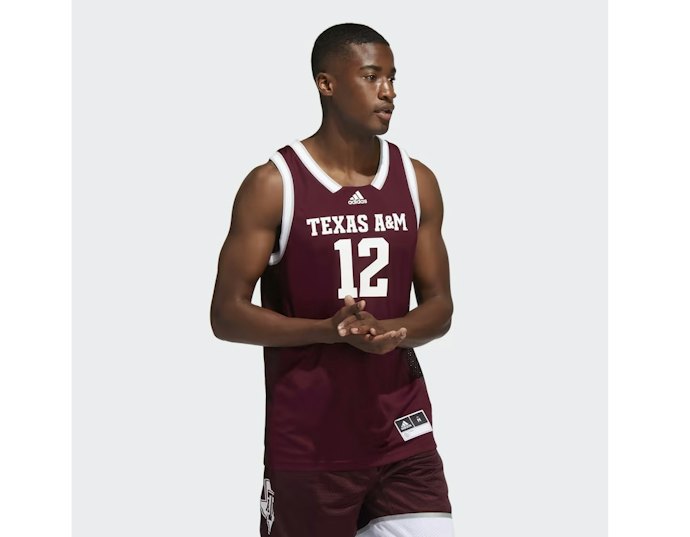 Coba teknologi tambahan pada jersey, misalnya Dri-FIT dari Nike atau AEROREADY dari adidas