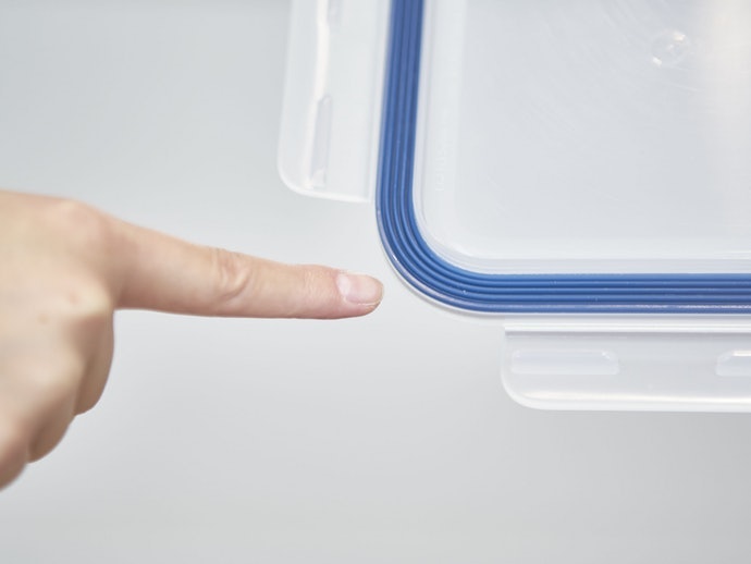 Agar kualitas dan kesegaran tetap terjaga, cek keberadaan rubber seal dan katup