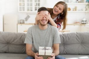 Agar tak gagal, berikan hadiah sesuai wish list pasangan Anda