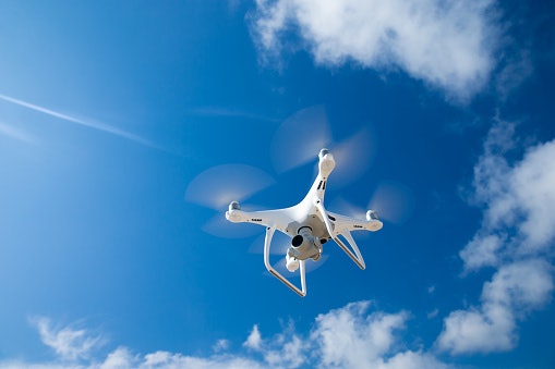 Untuk keleluasaan mengambil gambar, pilih drone dengan flight time 30 menit ke atas dan ketinggian terbang 150 meter ke atas