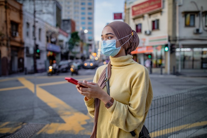 Untuk pengguna hijab, gunakan masker headloop