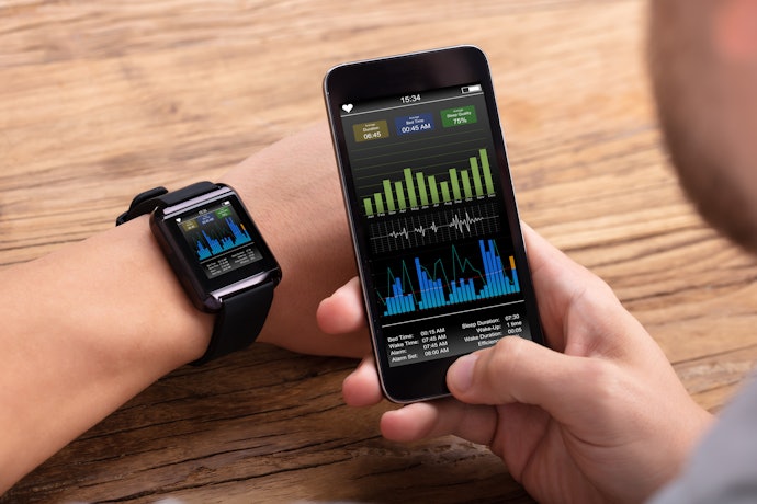 Utamakan pedometer yang menyediakan fitur kesehatan tambahan, seperti pemantauan detak jantung, kalori yang terbakar, dan penghitungan jarak tempuh
