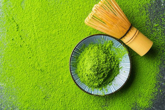 Cari matcha powder yang berwarna hijau alami