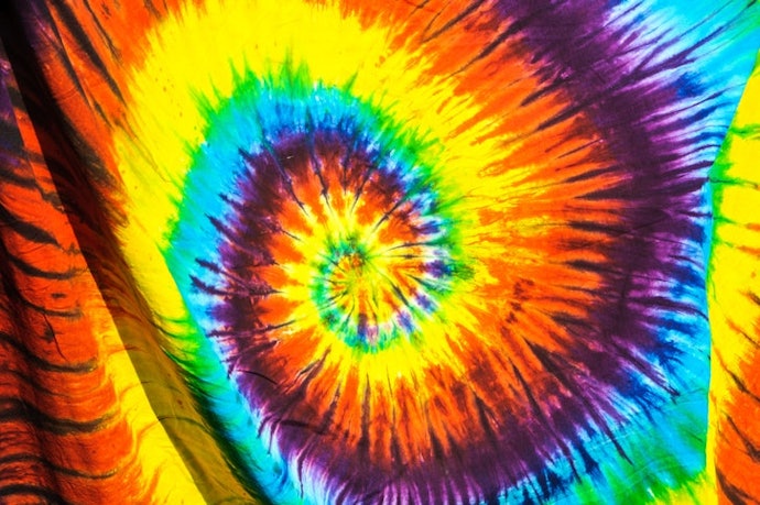 Cek juga gaya etnik luar negeri, seperti tribal, boho chic, dan tie dye shibori Jepang