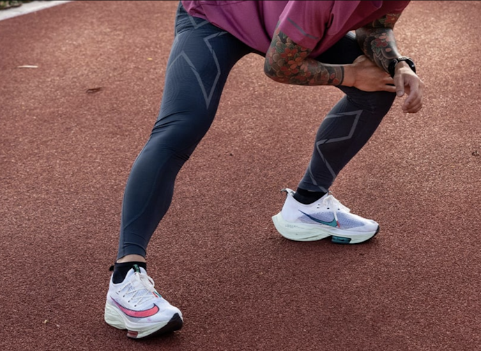 Cek merek sport legging yang bagus untuk pria, seperti Nike, adidas, dan 2XU