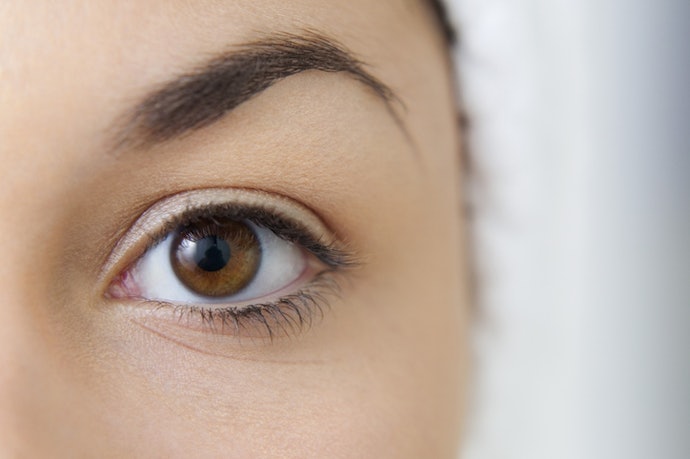 Pastikan eyeshadow sesuai dengan bentuk kelopak mata