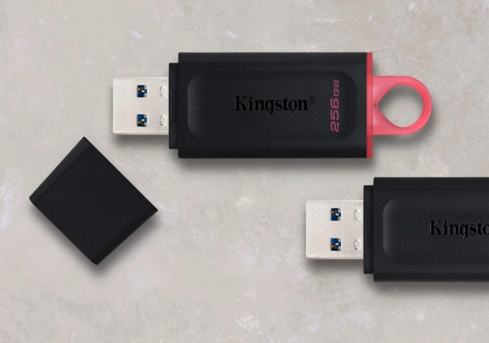 Agar lebih aman saat dibawa bepergian, pilih flashdisk dengan tutup