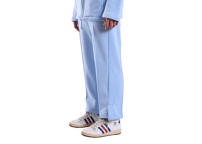 Ingin daily outfit terlihat keren? Gunakan model sweatpants kekinian yang memiliki motif dan desain unik