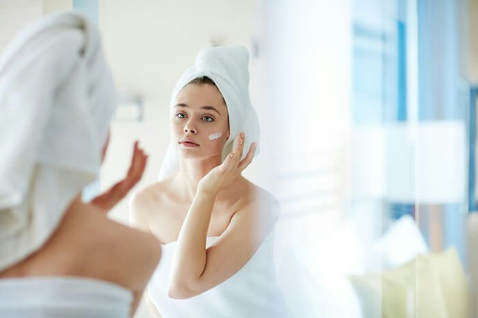 Pastikan skincare travel kit cukup untuk perawatan kulit selama perjalanan