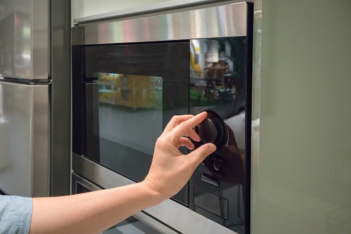 Pertimbangkan panci susu yang aman untuk microwave dan dishwasher