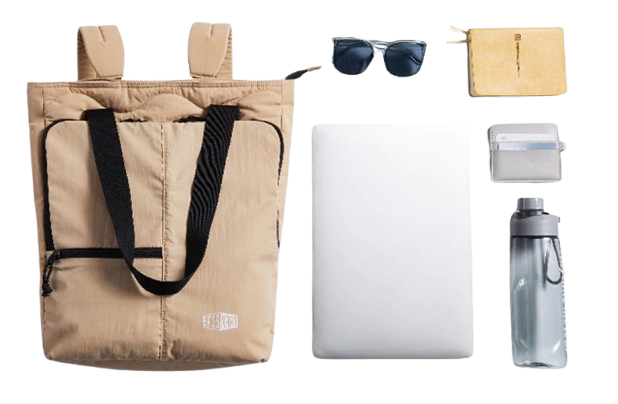 Untuk tampilan yang lebih casual tetapi tetap fungsional, pertimbangkan tote bag laptop dari BAGSMART